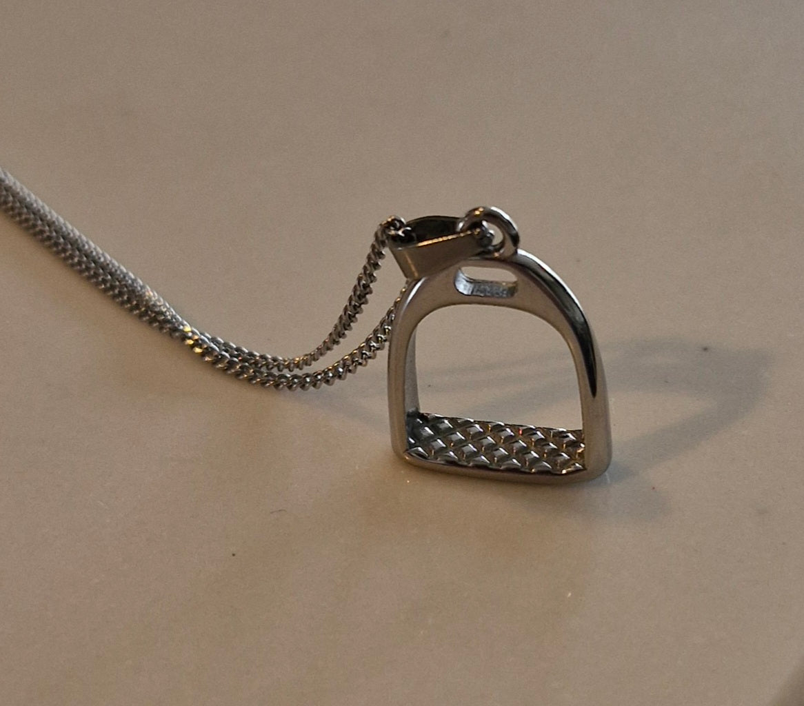 Chantilly Stirrup Necklace Silver