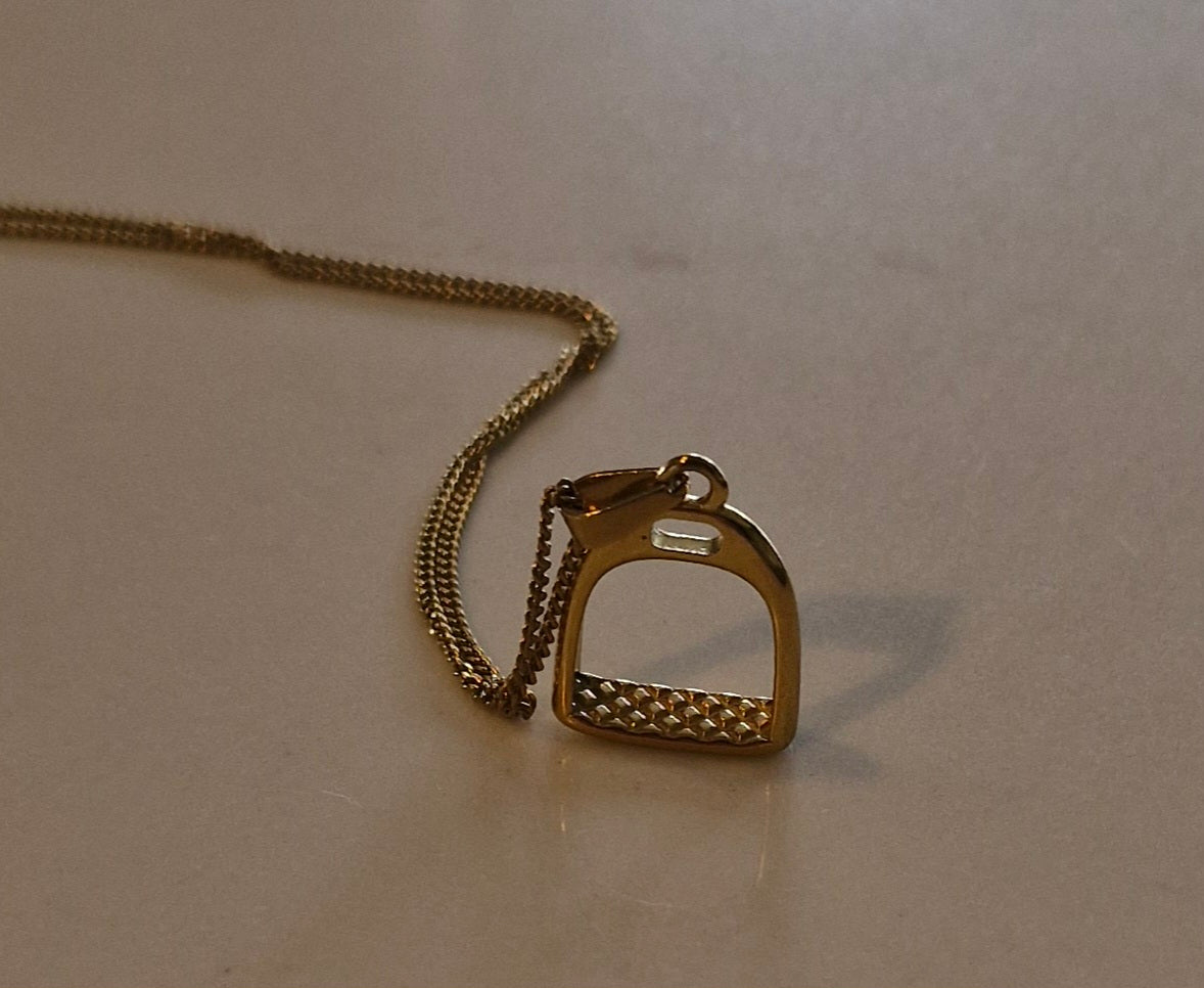 Chantilly Stirrup Necklace Gold