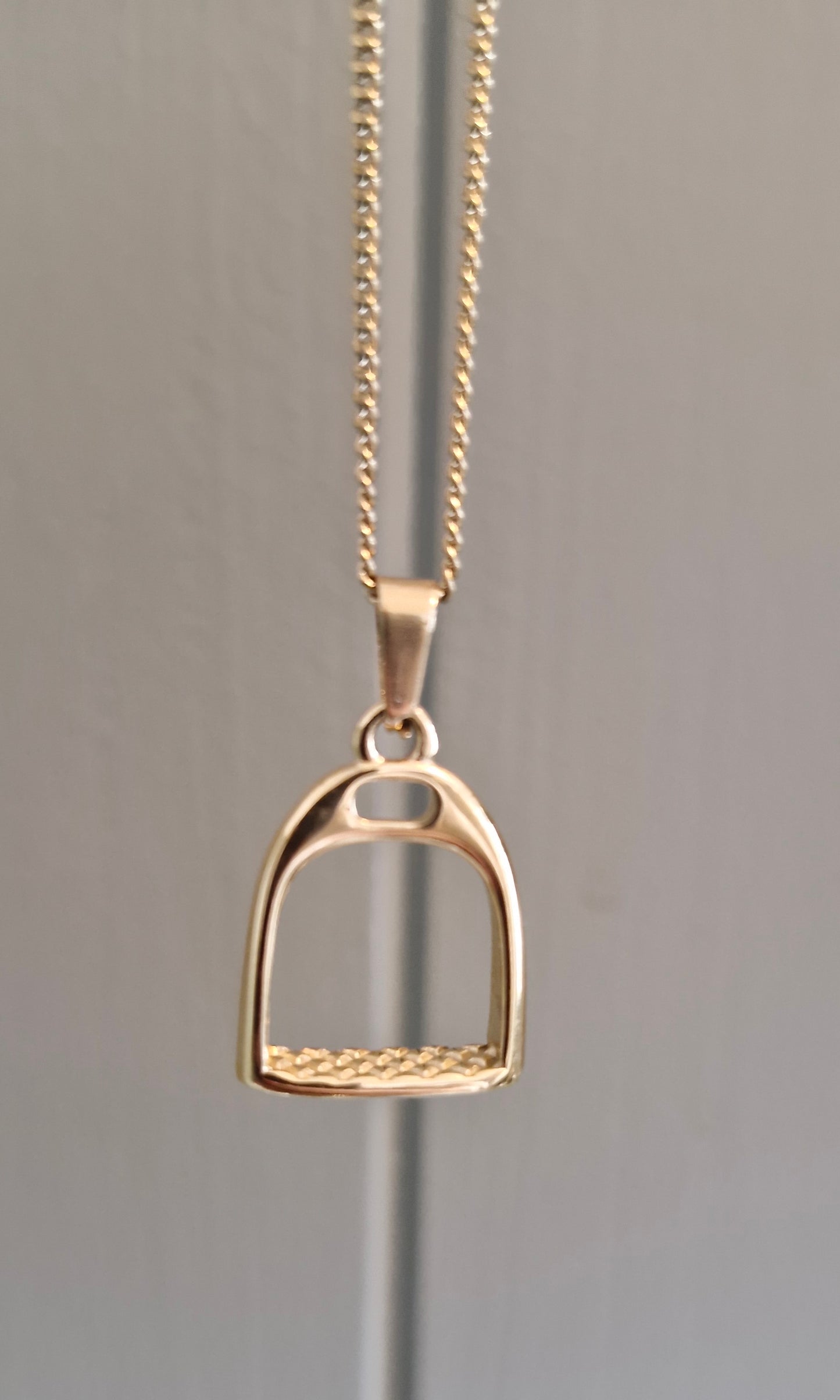 Chantilly Stirrup Necklace Gold