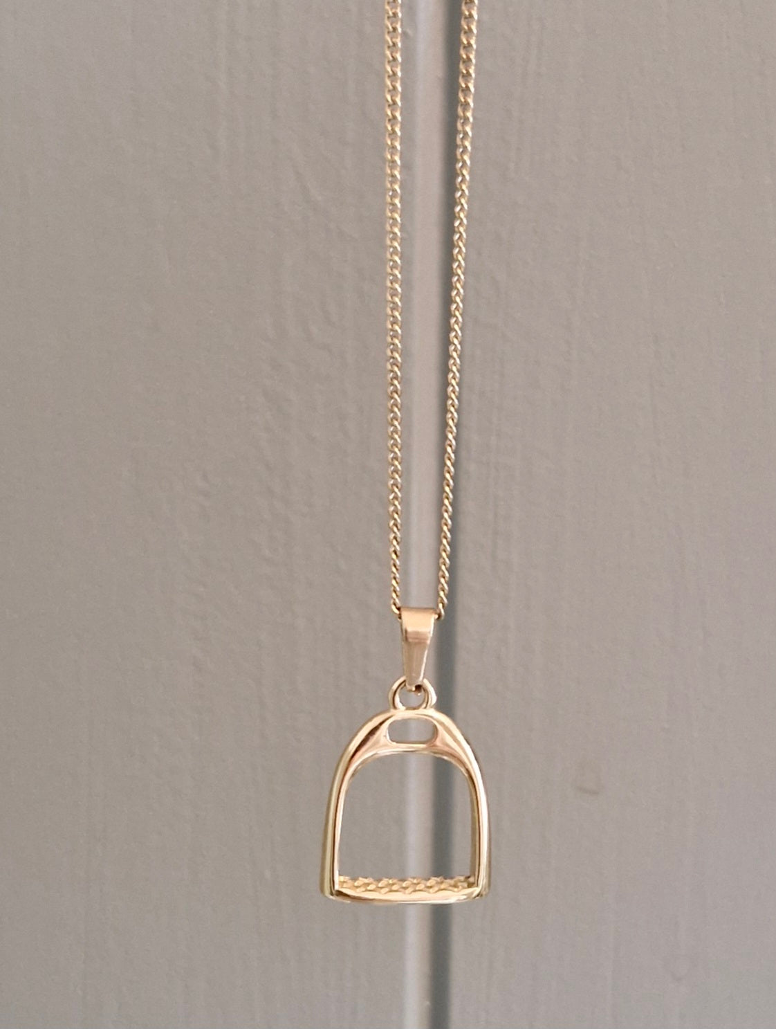 Chantilly Stirrup Necklace Gold