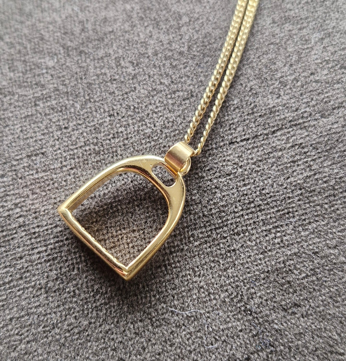 Chantilly Stirrup Necklace Gold