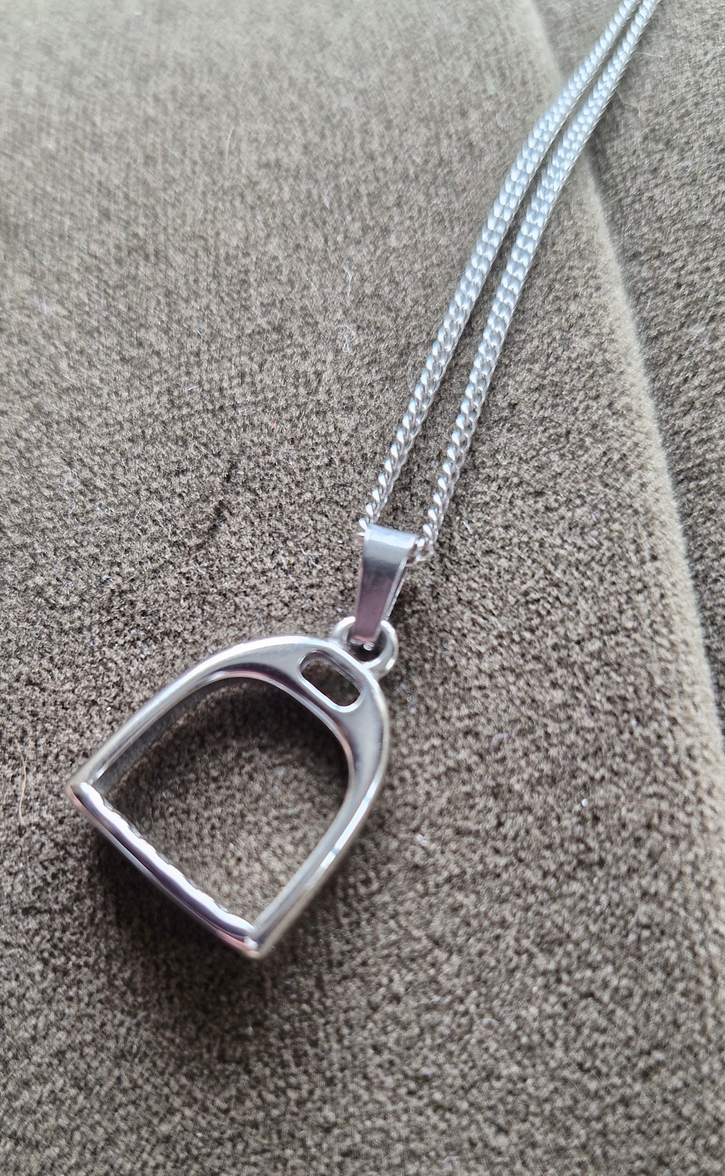 Chantilly Stirrup Necklace Silver