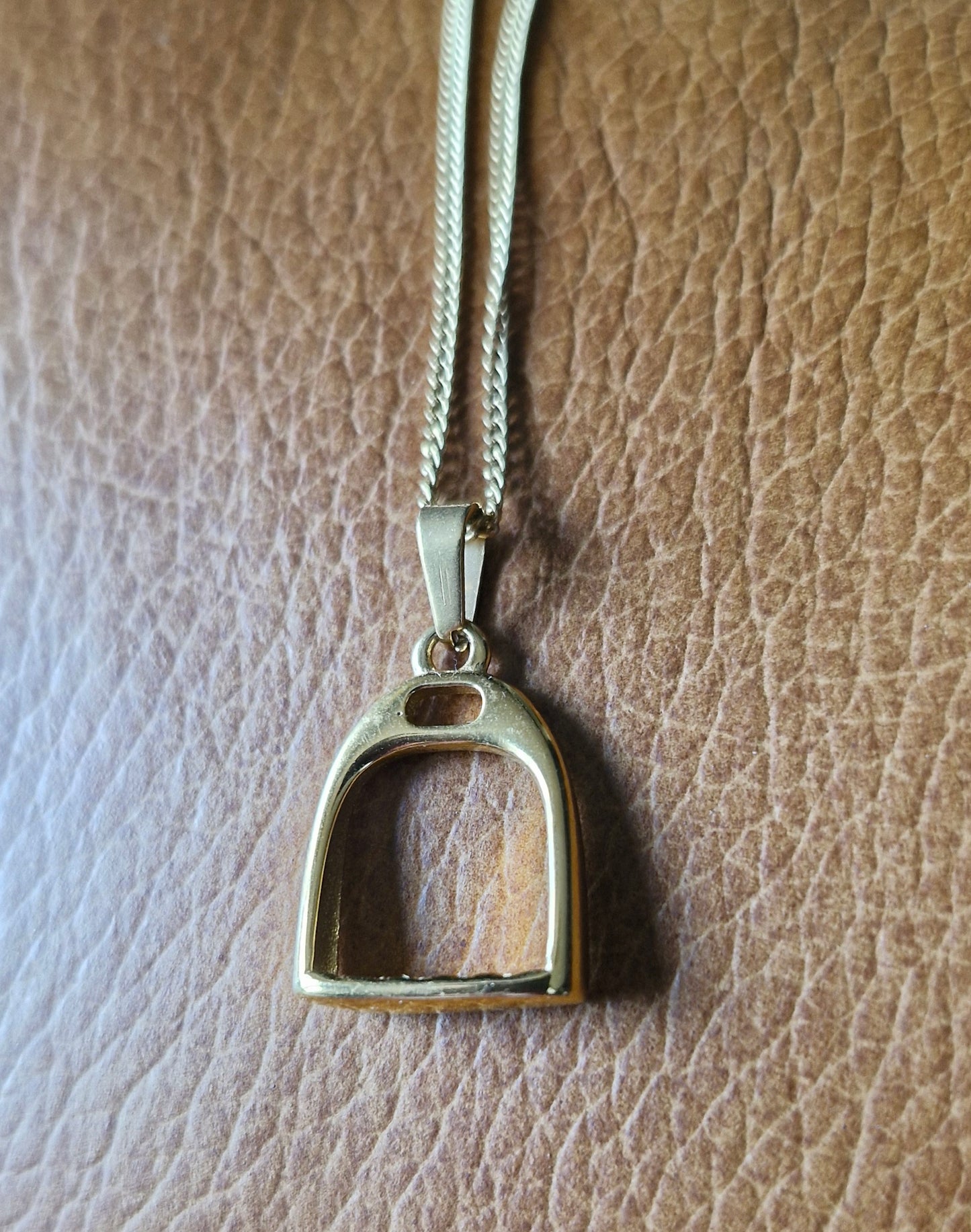 Chantilly Stirrup Necklace Gold
