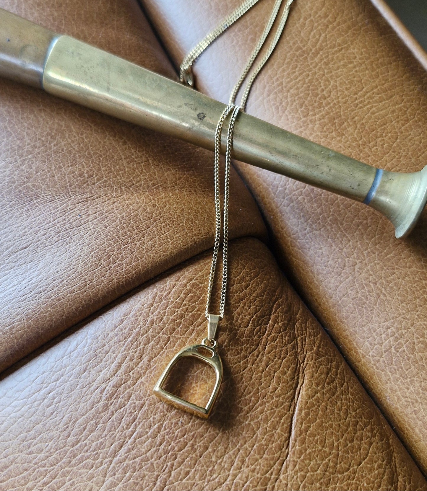 Chantilly Stirrup Necklace Gold