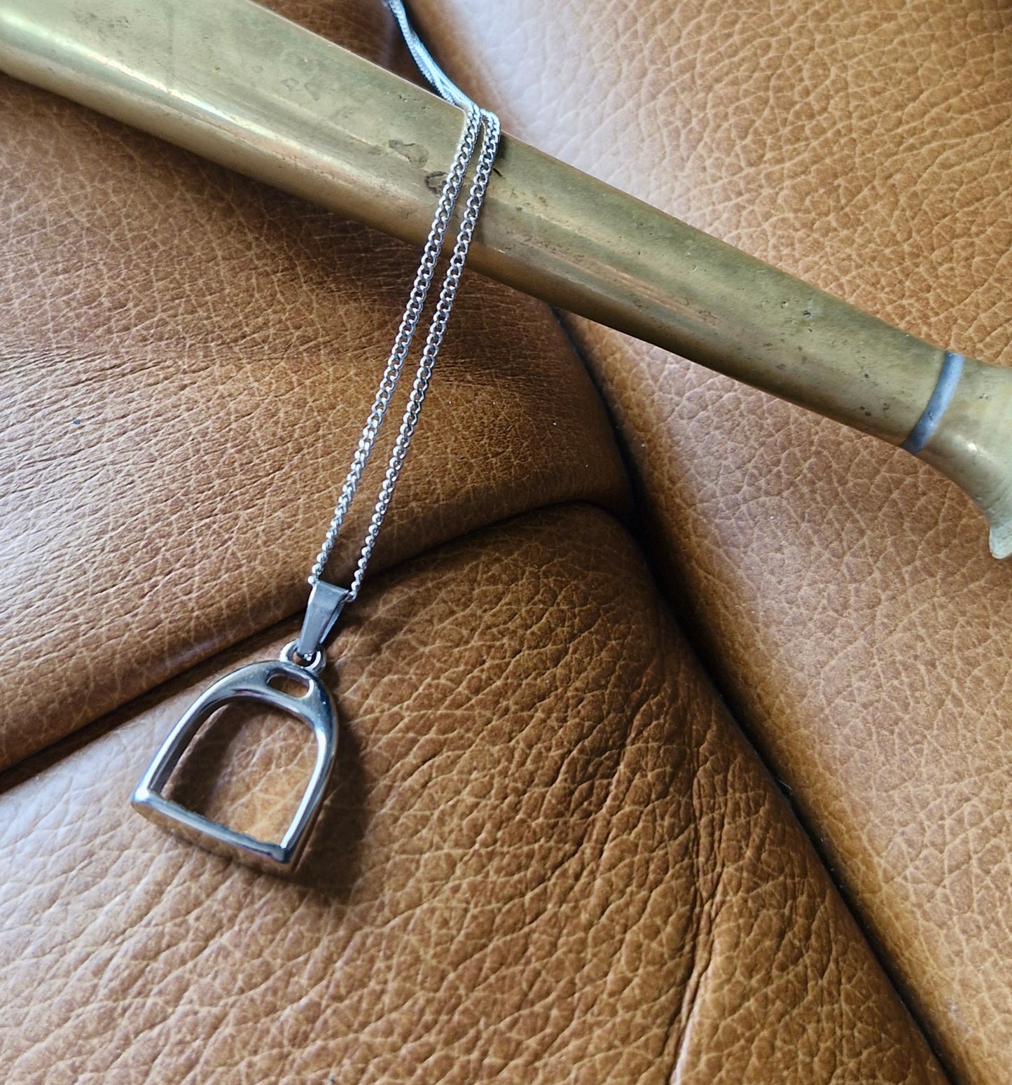Chantilly Stirrup Necklace Silver