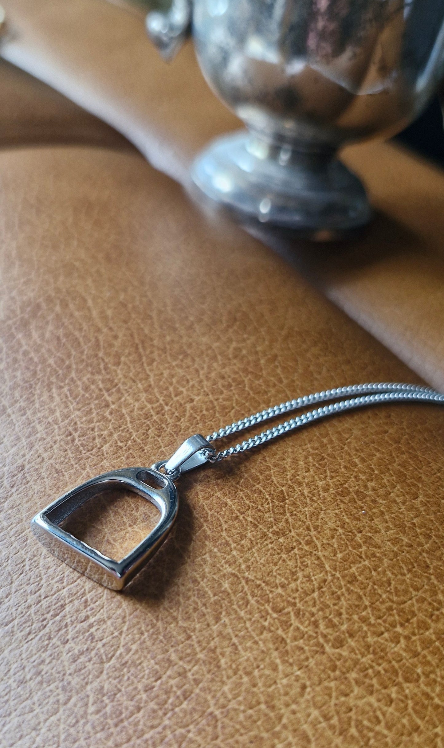 Chantilly Stirrup Necklace Silver