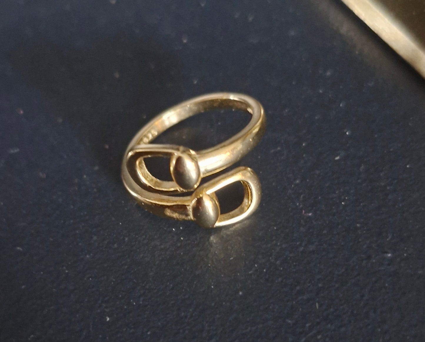 The Snaffle Wrap Around Ring Gold